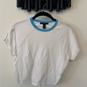 Forever 21 Women's White and Blue Crop Top